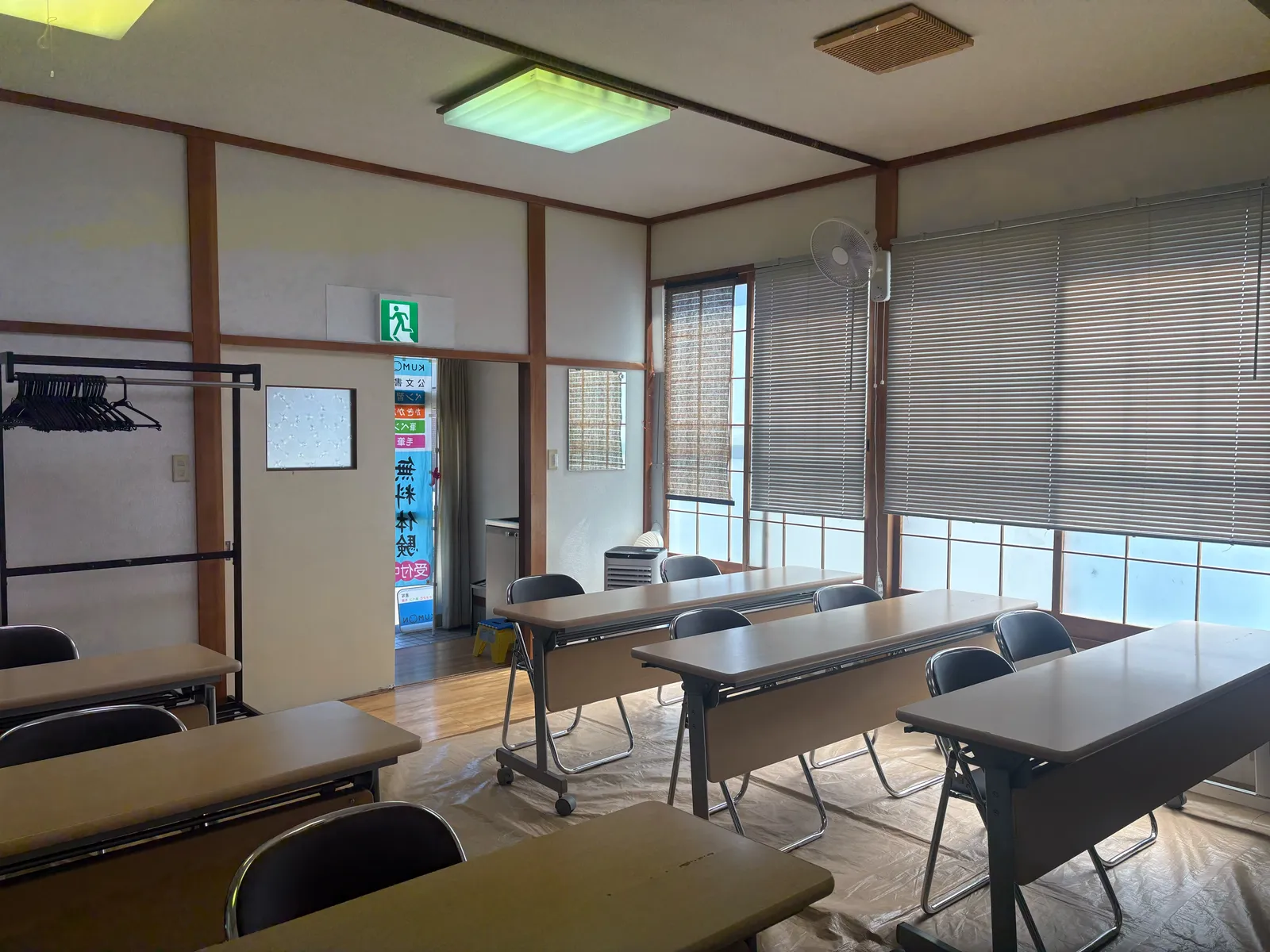 正面から見たにしの教室の学習スペース
